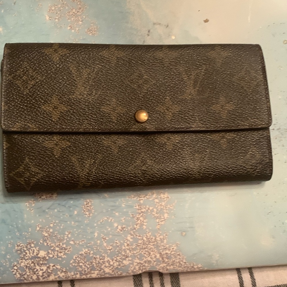 LV wallet- missing coin zipper